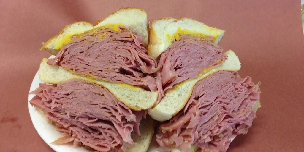 WOLFIESDELI SMOKED MEAT