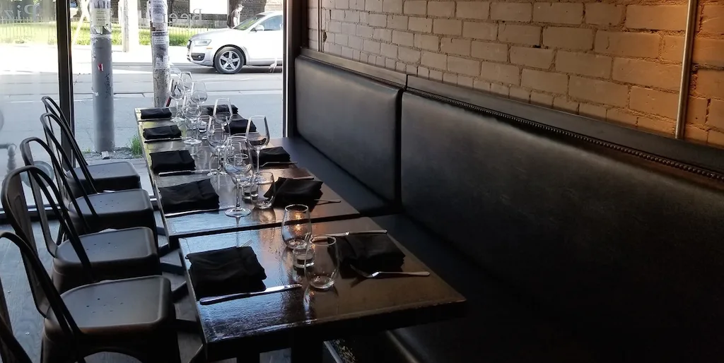 clandestino diningroom