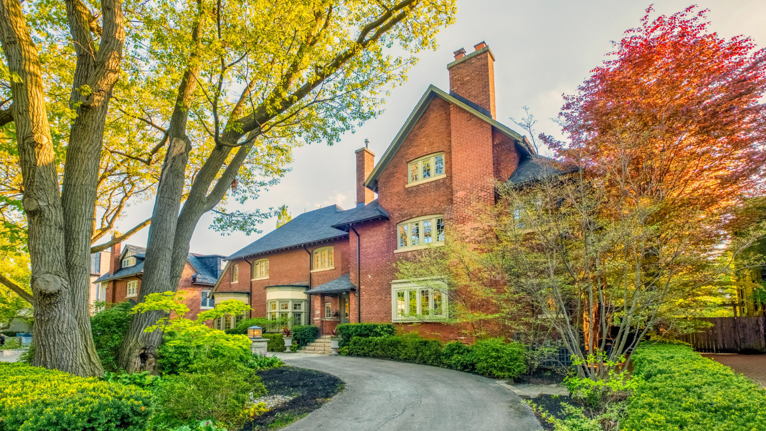 Inside this South Hill home with a pool and coach house for 9.495