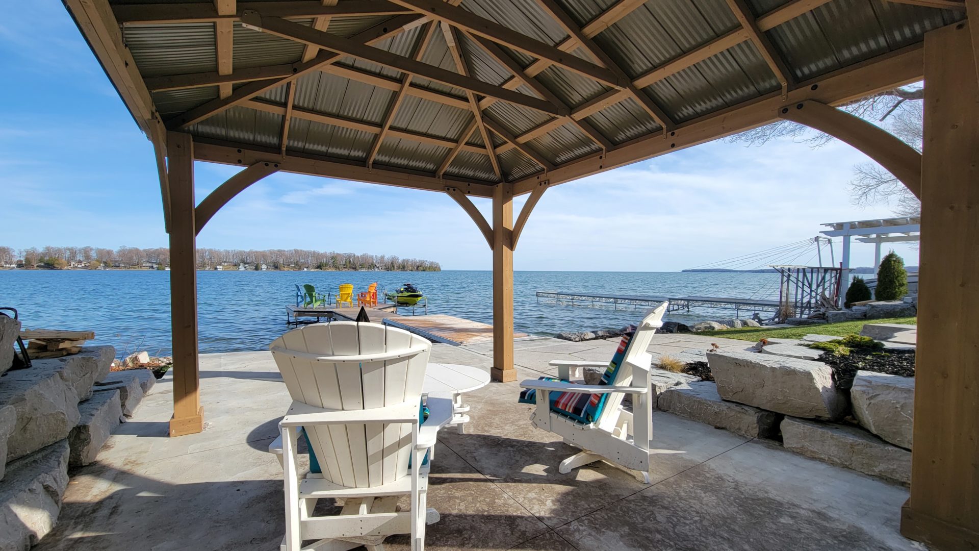 This 2.789 million waterfront home is right on Lake Simcoe