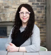 Hilary Offman e1680552533748