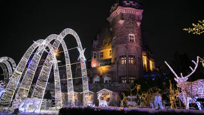 casa-loma-holiday