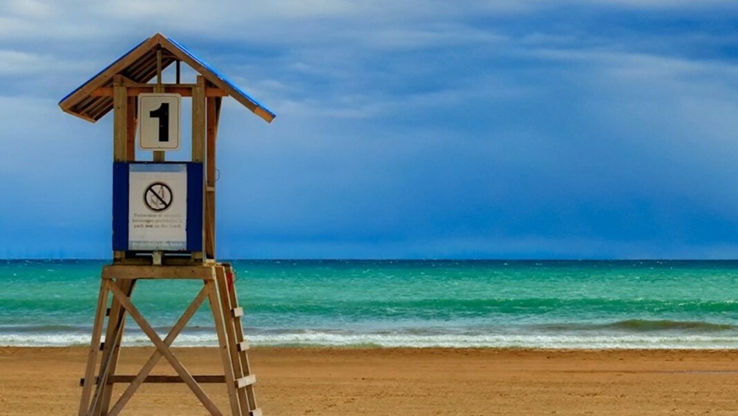 Canatara Beach (photo: Instagram @oneexplore)