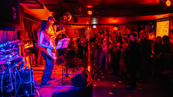 dinas tavern stage