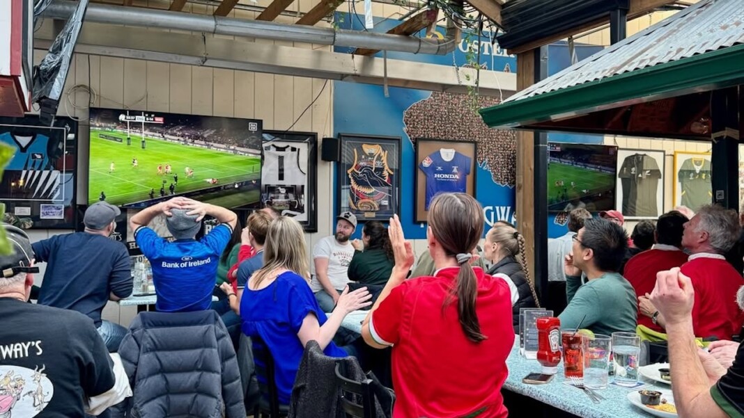 Hemingways heated patio in Toronto