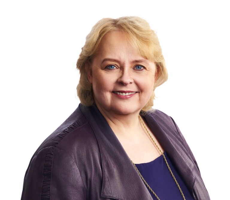 Kim E. Stoll 768x668