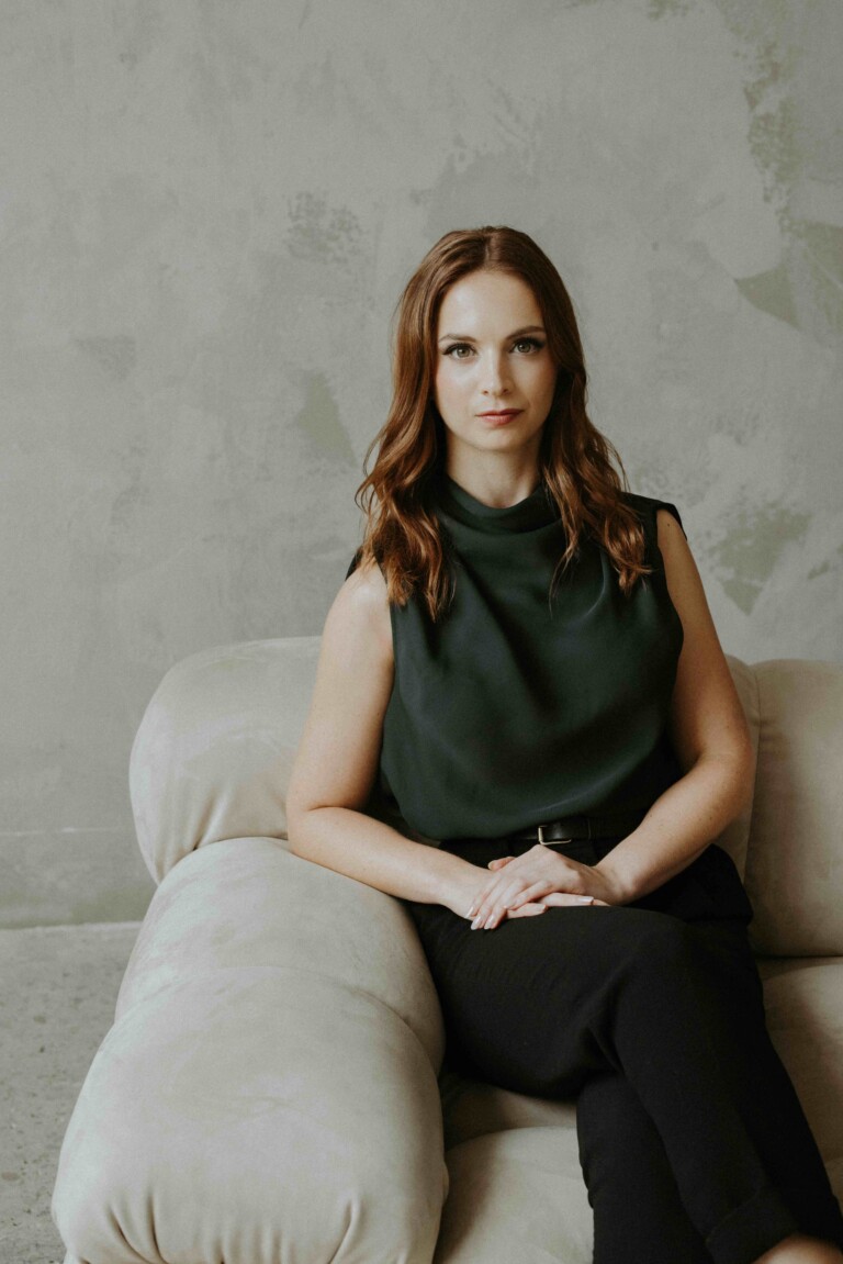 Kristina Maitland 768x1151