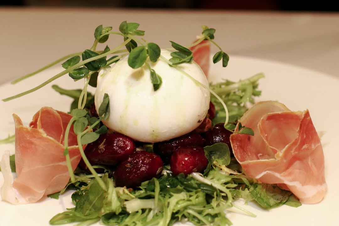 This new Italian restaurant north of Toronto is doing everything the old-school way, Canada Reviews