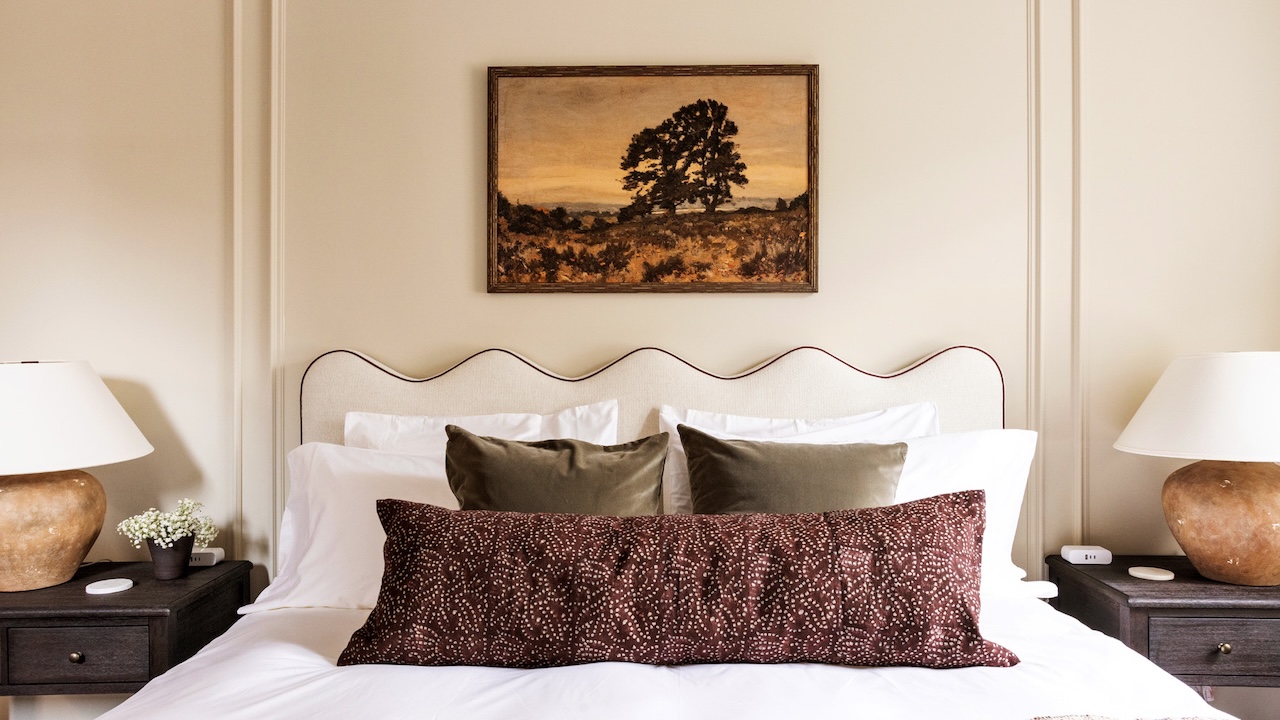 the liberty inn caledon bedroom