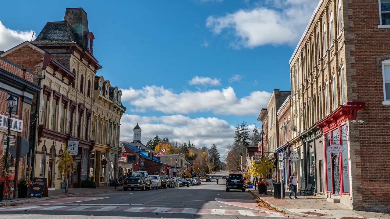 This storybook village near Toronto is straight out of a wintry Netflix rom-com, Canada Reviews