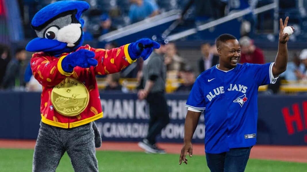Dwight Smith on the Blue Jay's mound