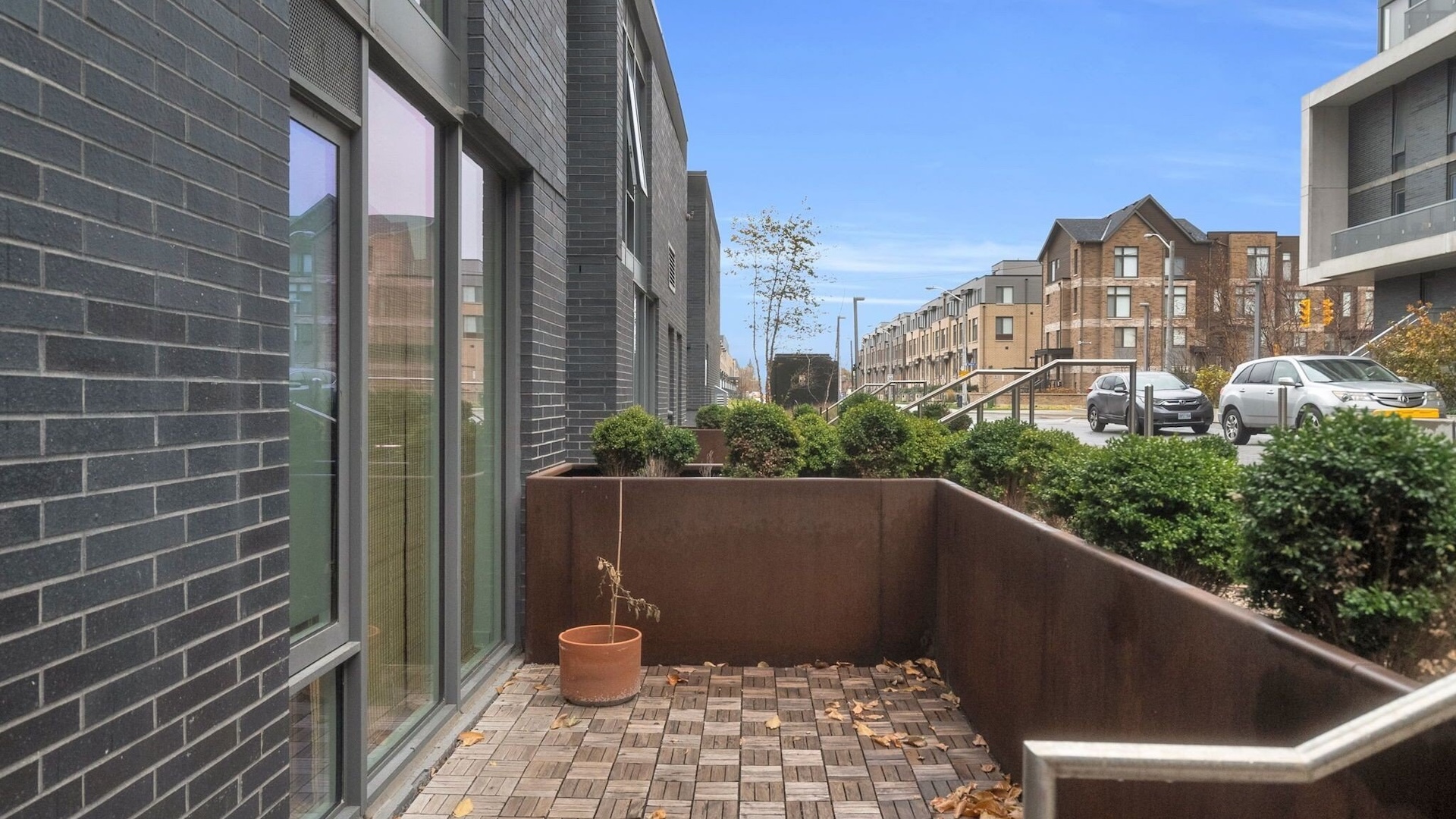 8 106 varna drive toronto C12718850 2 p