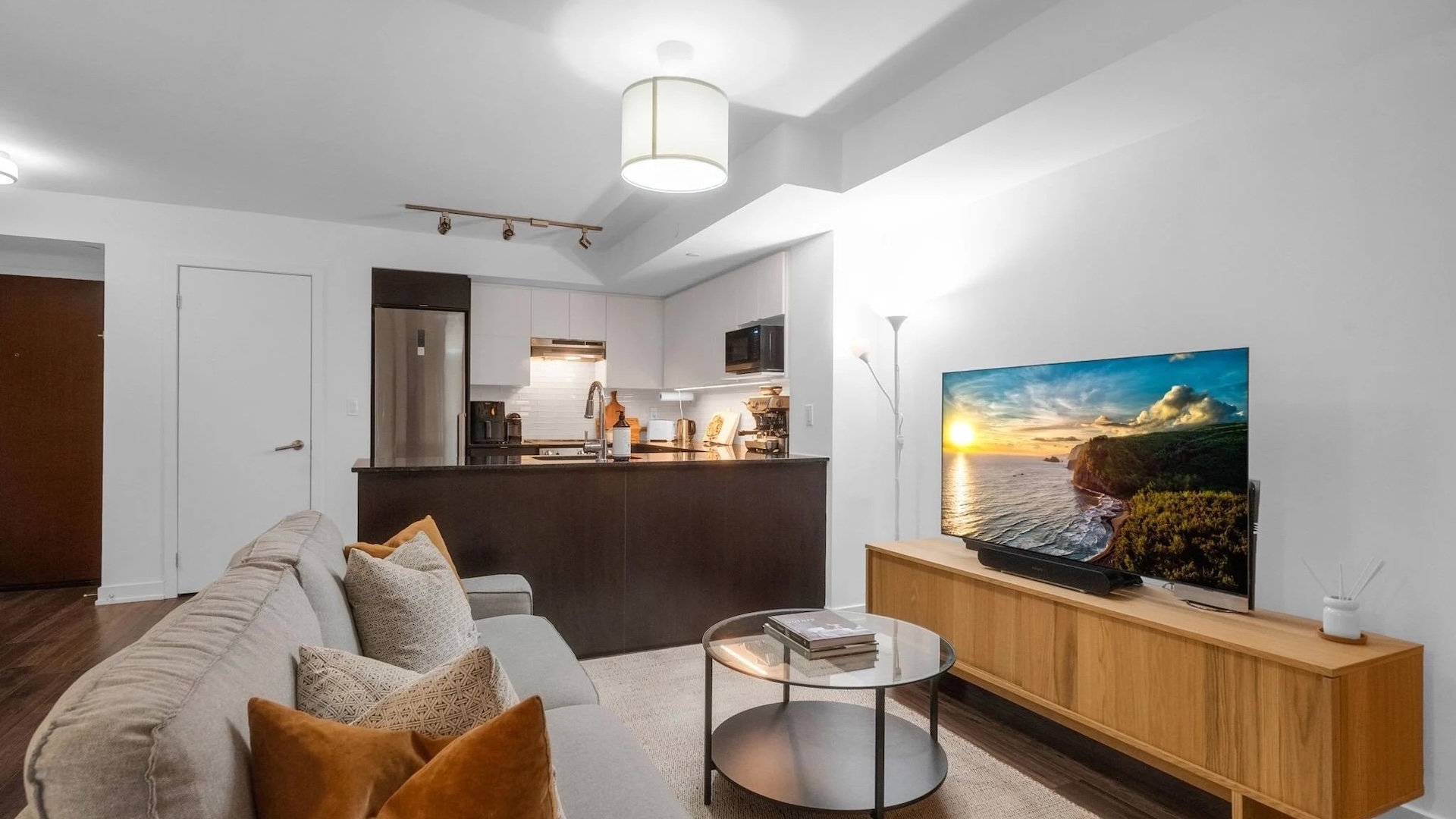 8 106 varna drive toronto C12718850 5 p jpg