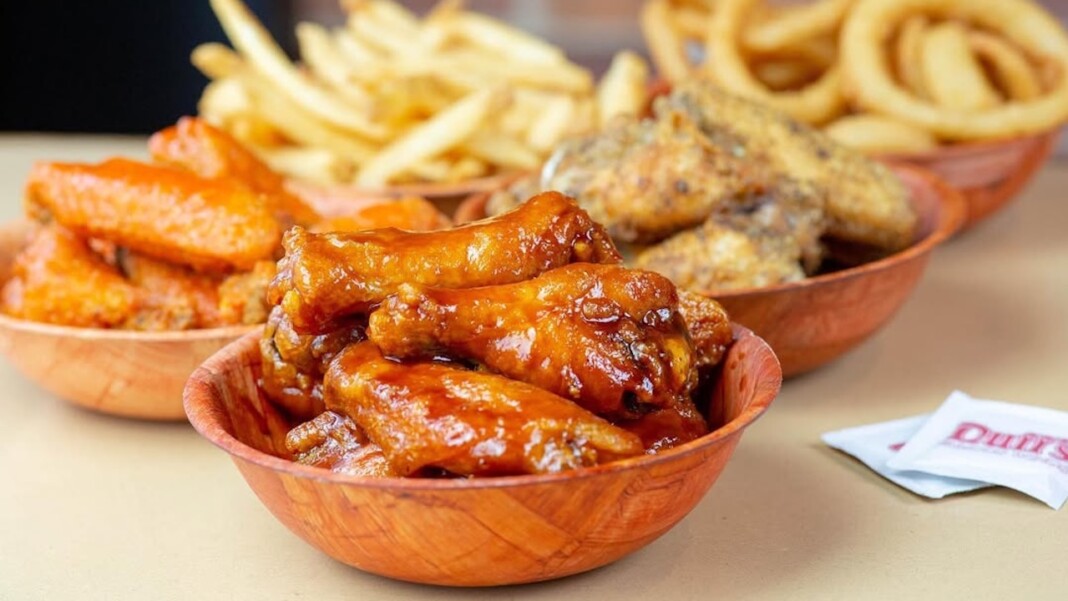 Duff's Famous Wings Toronto closure announcement 2026