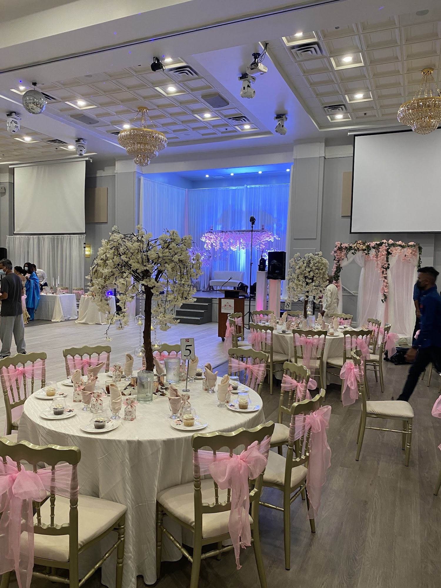 restaurant 193615 1775150206