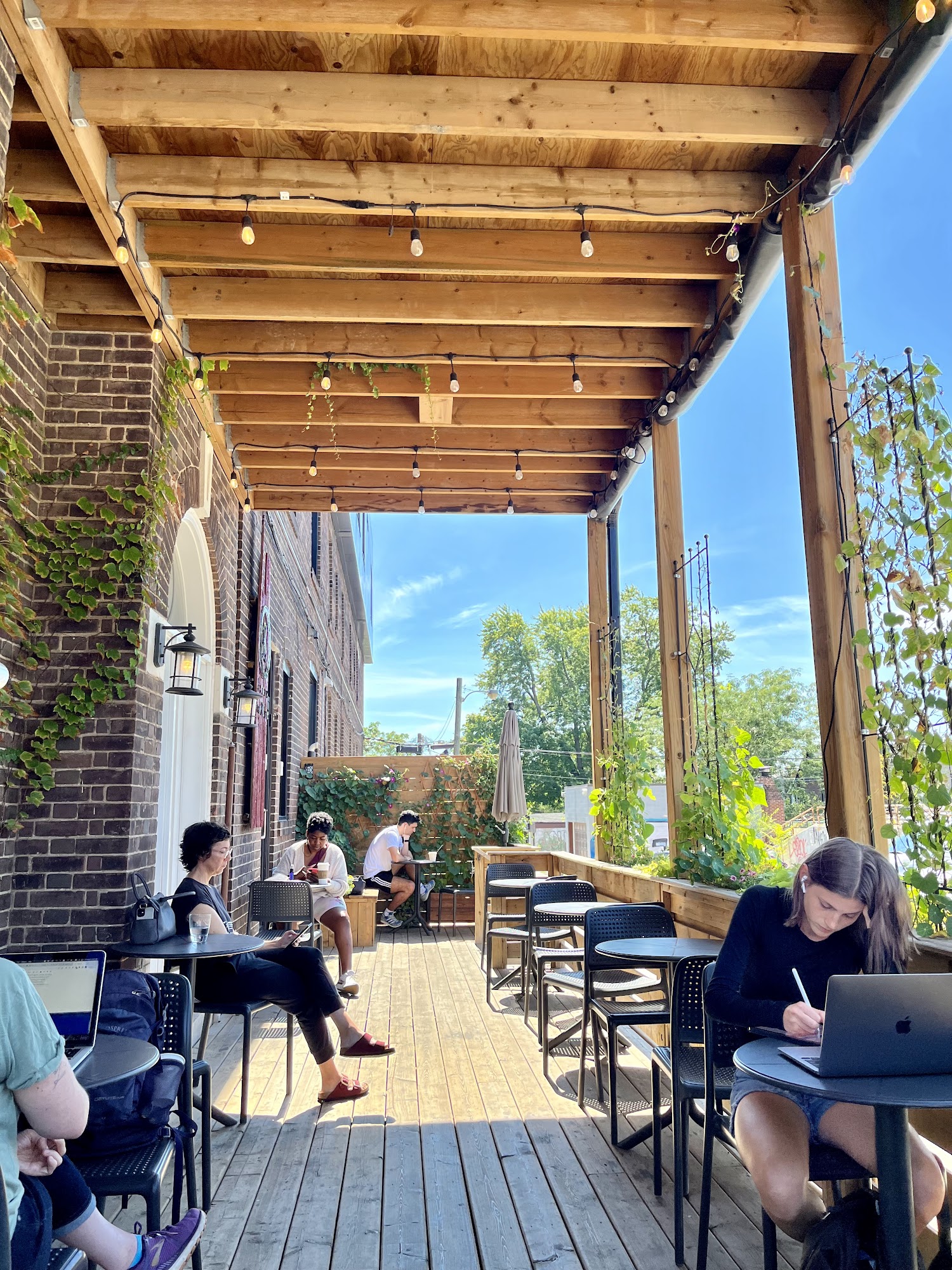 restaurant 194693 1775153594