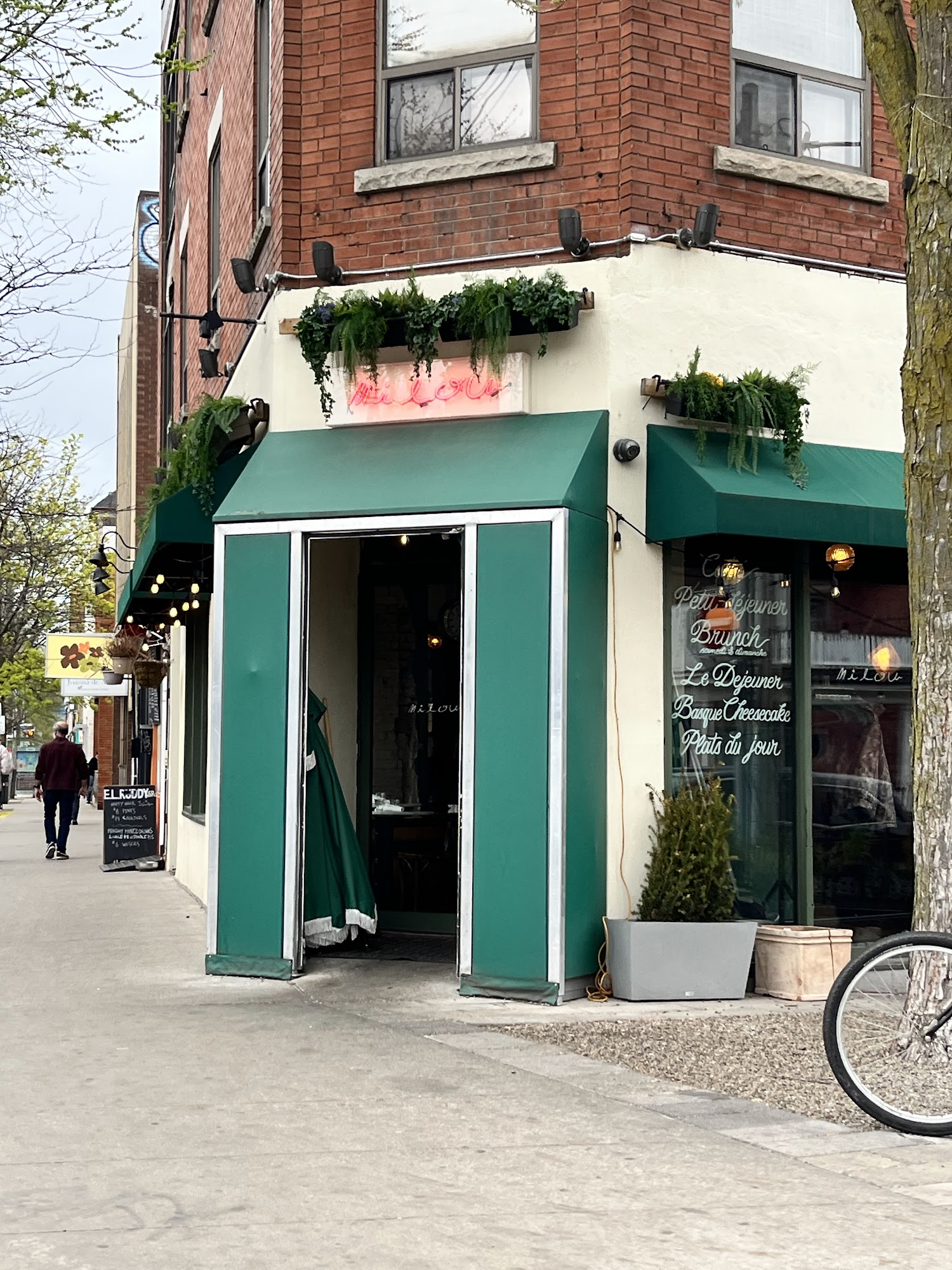 restaurant 195035 1775153708