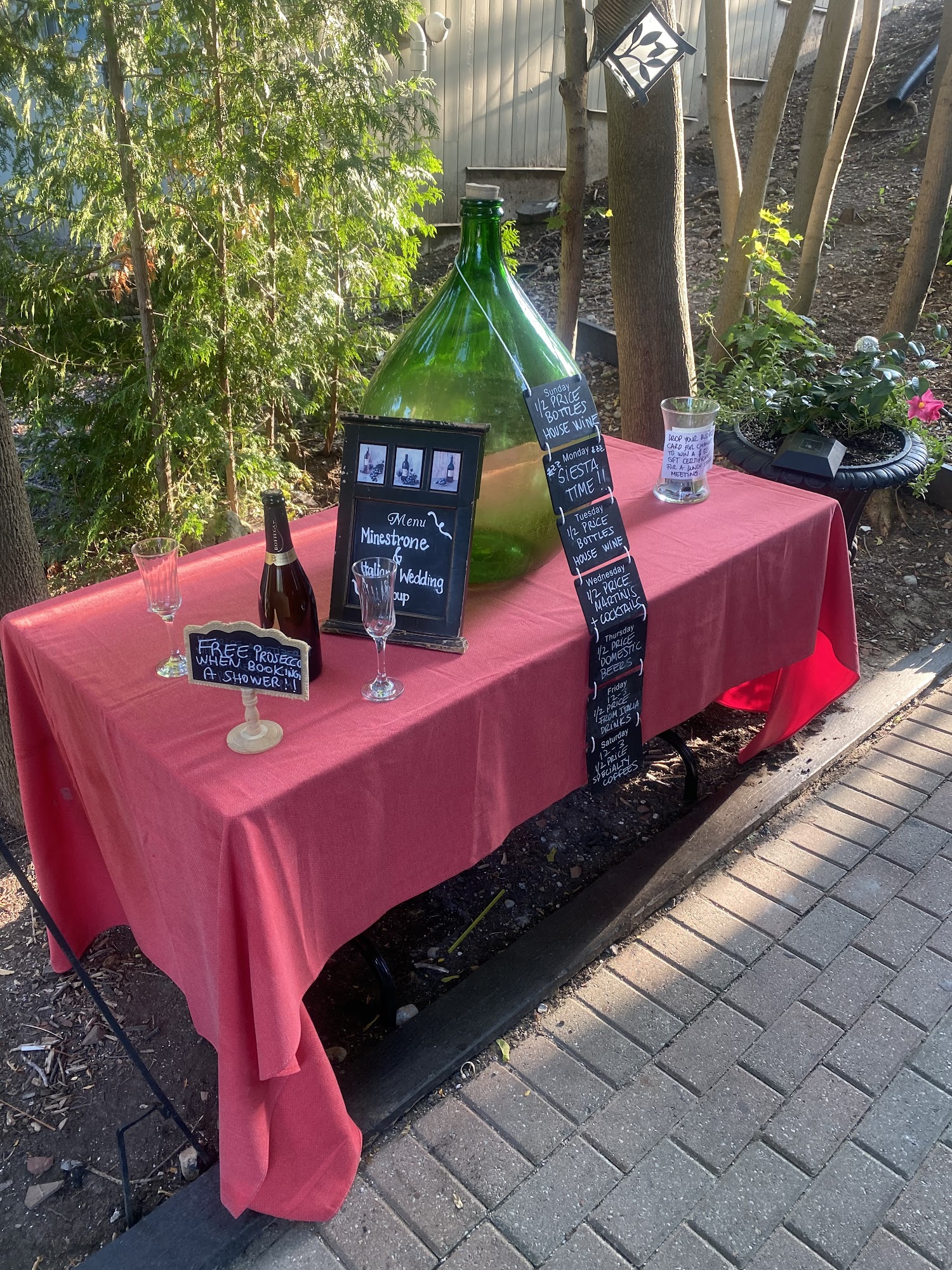 restaurant 195043 1775153709