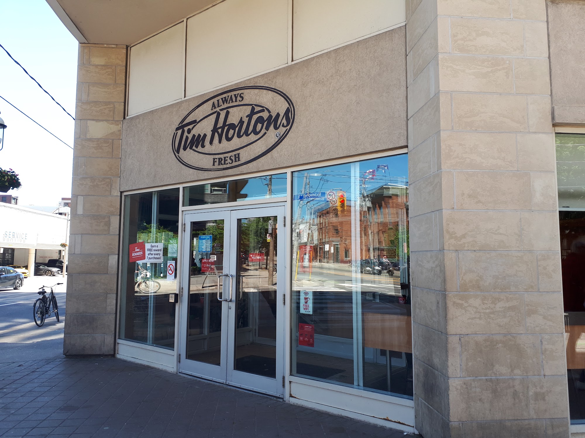 restaurant 195245 1775153772