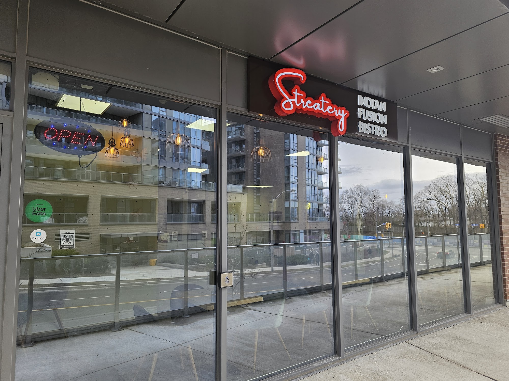 restaurant 195325 1775153797