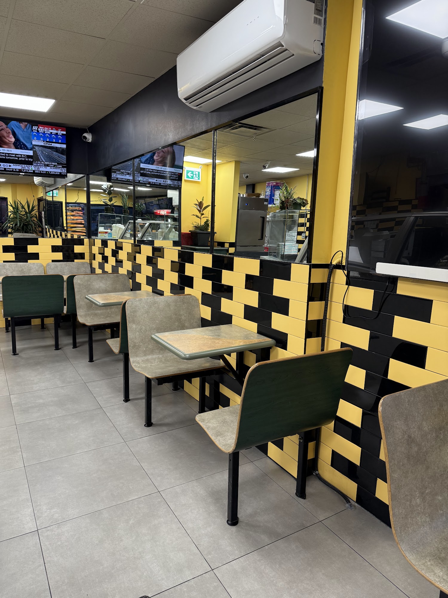 restaurant 195335 1775153797