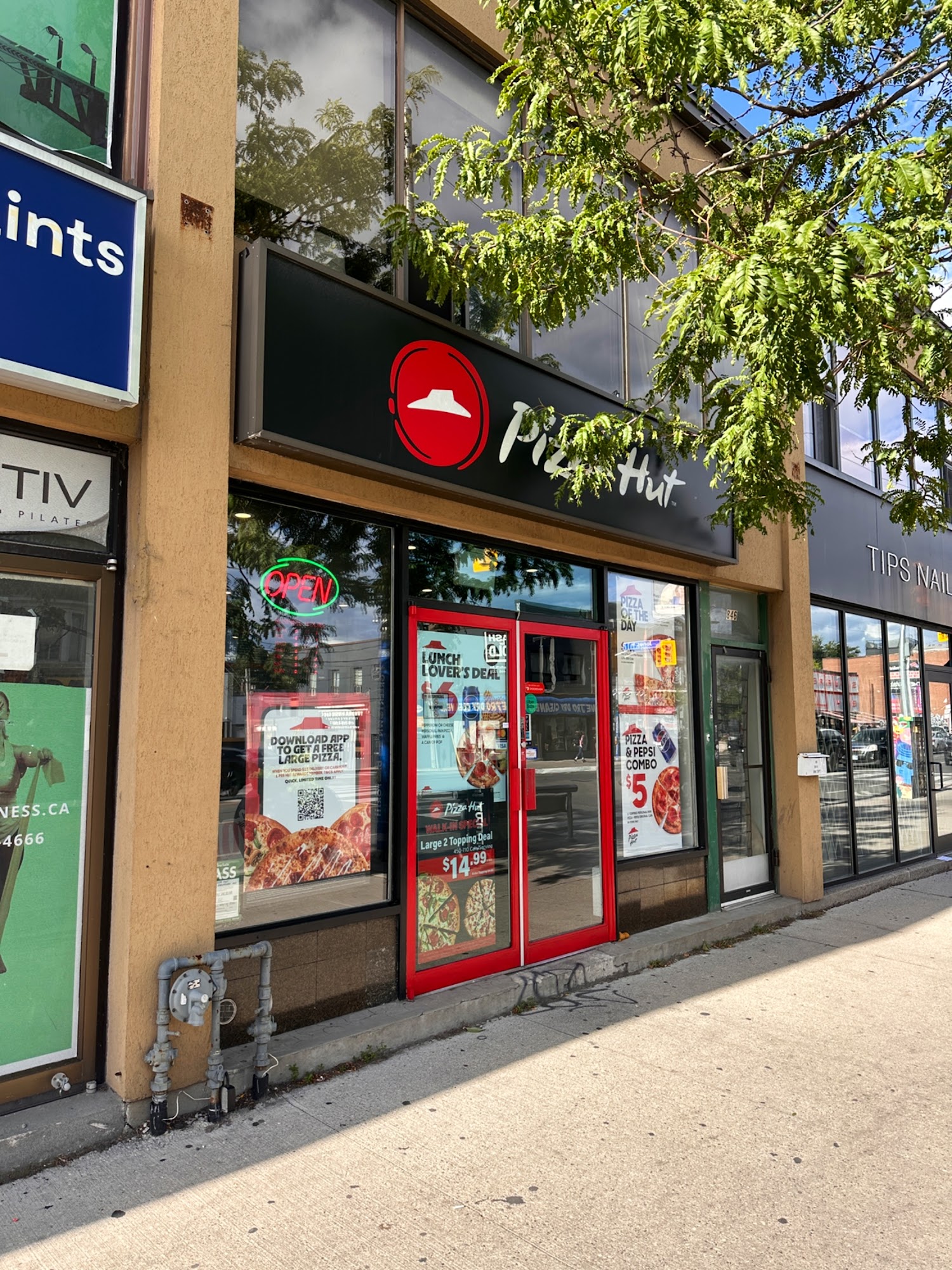 restaurant 195339 1775153802