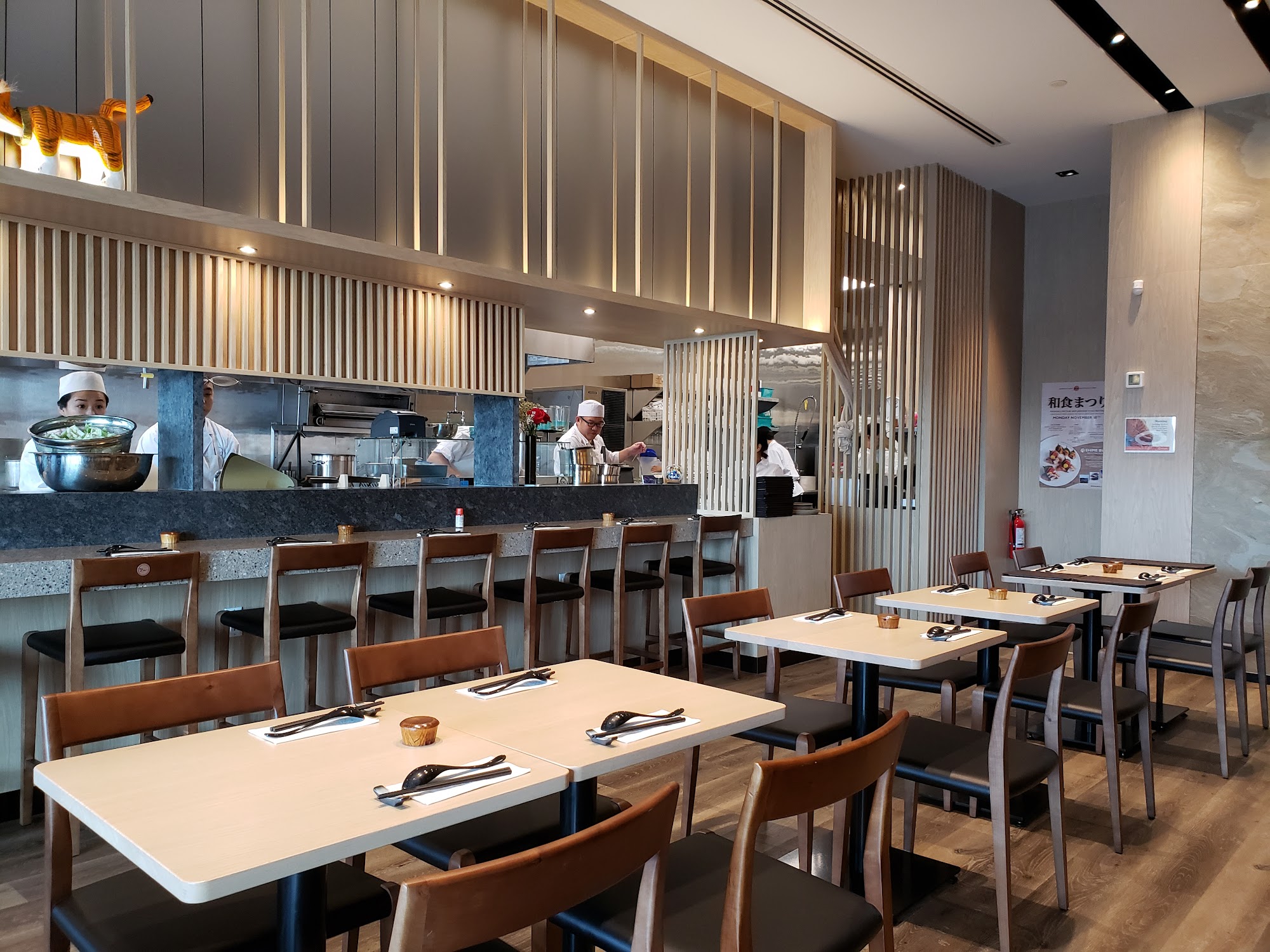 restaurant 195351 1775153803