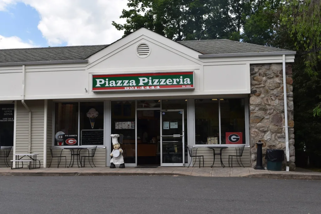restaurant 215057 1777304002