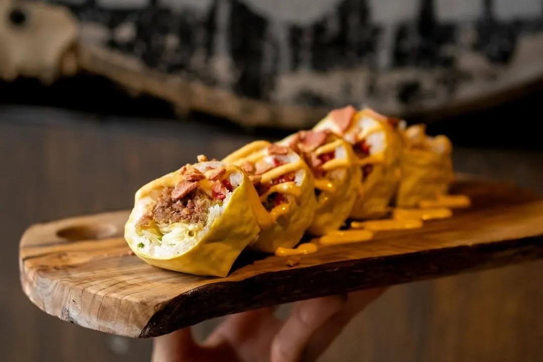 BIG MOMO 🌿 Un cheeseburger végane dans un sushi … Nous avons osé et c’est délicieux ! 🤤 Boeuf